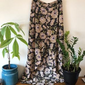 Floral maxi skirt. button detail high low front